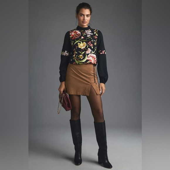 LIKE NEW- TINY BY ANTHROPOLOGIE Embroidered FLORAL BLOUSE - Size small - Picture 1 of 10
